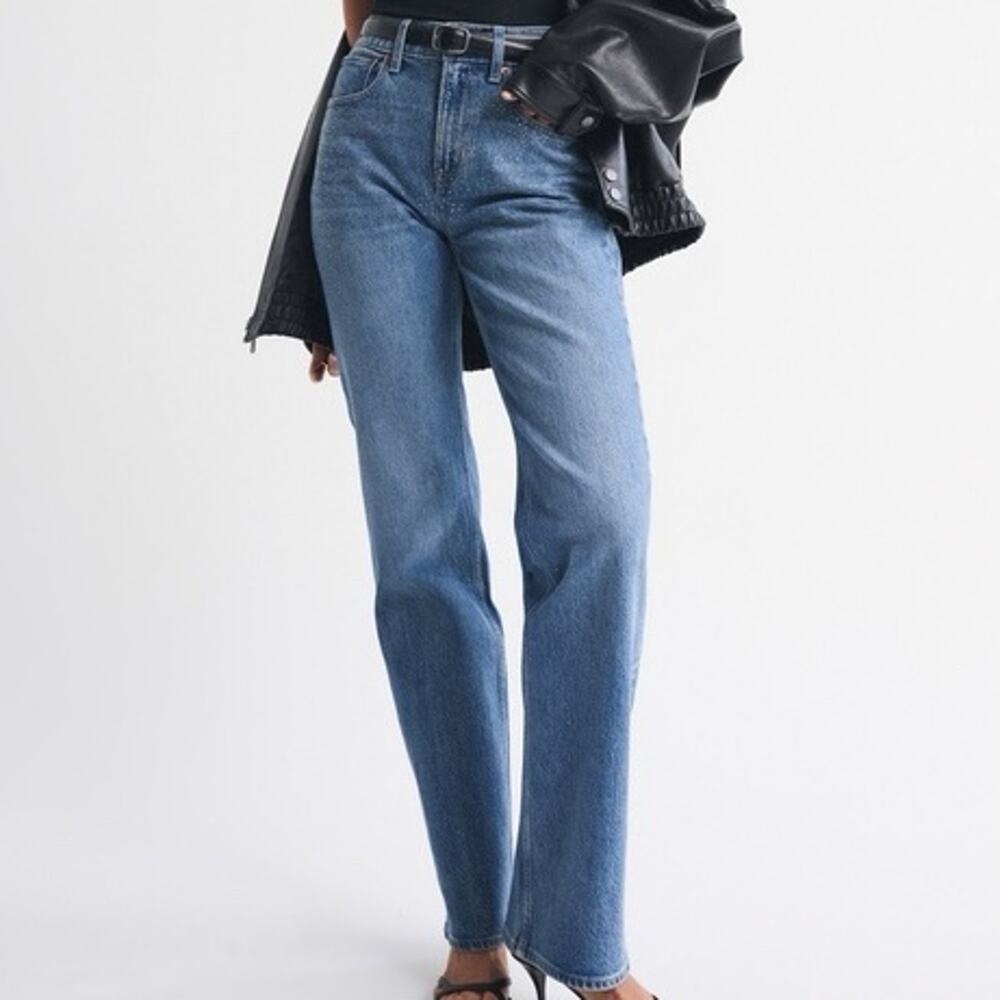 Abercrombie & Fitch Rhinestone 90’s Relaxed Fit High Waisted Jeans (0986)